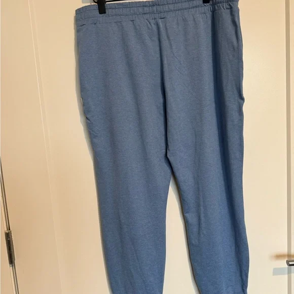 Vuori Performance Joggers in Isle Blue Heather - Picture 4 of 5